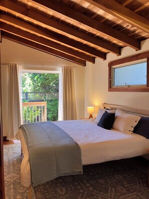 1 habitación, escritorio, tabla de planchar con plancha y wifi 