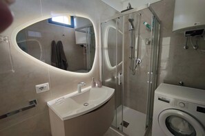 Shower, free toiletries, hair dryer, towels