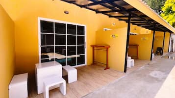 Deluxe Room | Living area