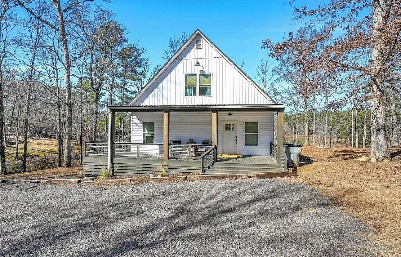 Bay’s Bungalow on Smith Lake 