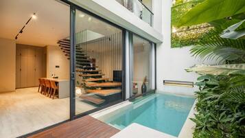 Kolam renang pribadi