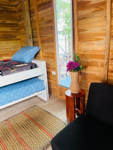 Family room in a beachfront cabin - Barú