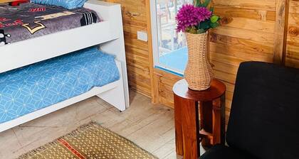 Family room in a beachfront cabin - Barú