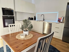 Fridge, microwave, oven, stovetop - Highlife Retreat - Massive Master + Single Sofa Bed (Forest Lake)