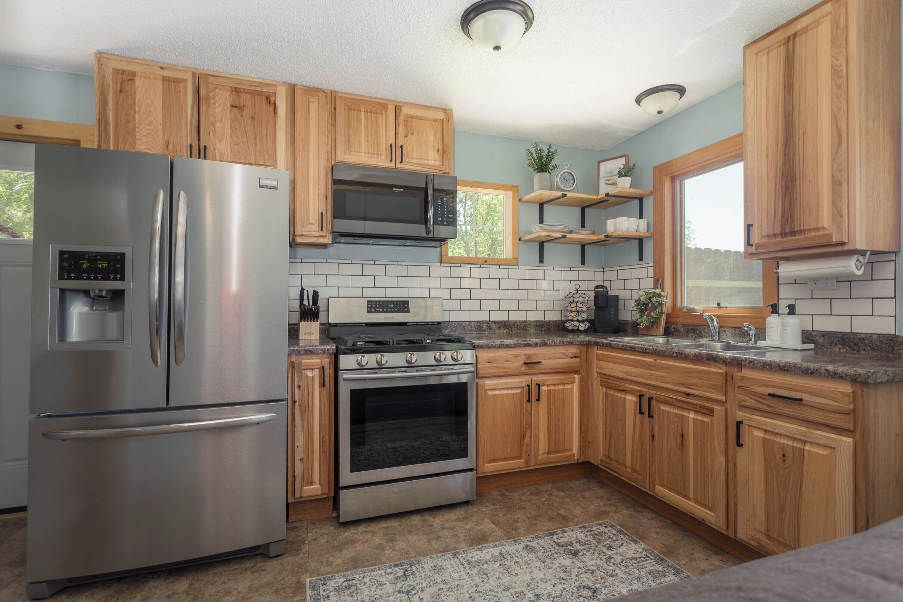 ثلاجة، ميكروويف، فرن، موقد طهي مسطح