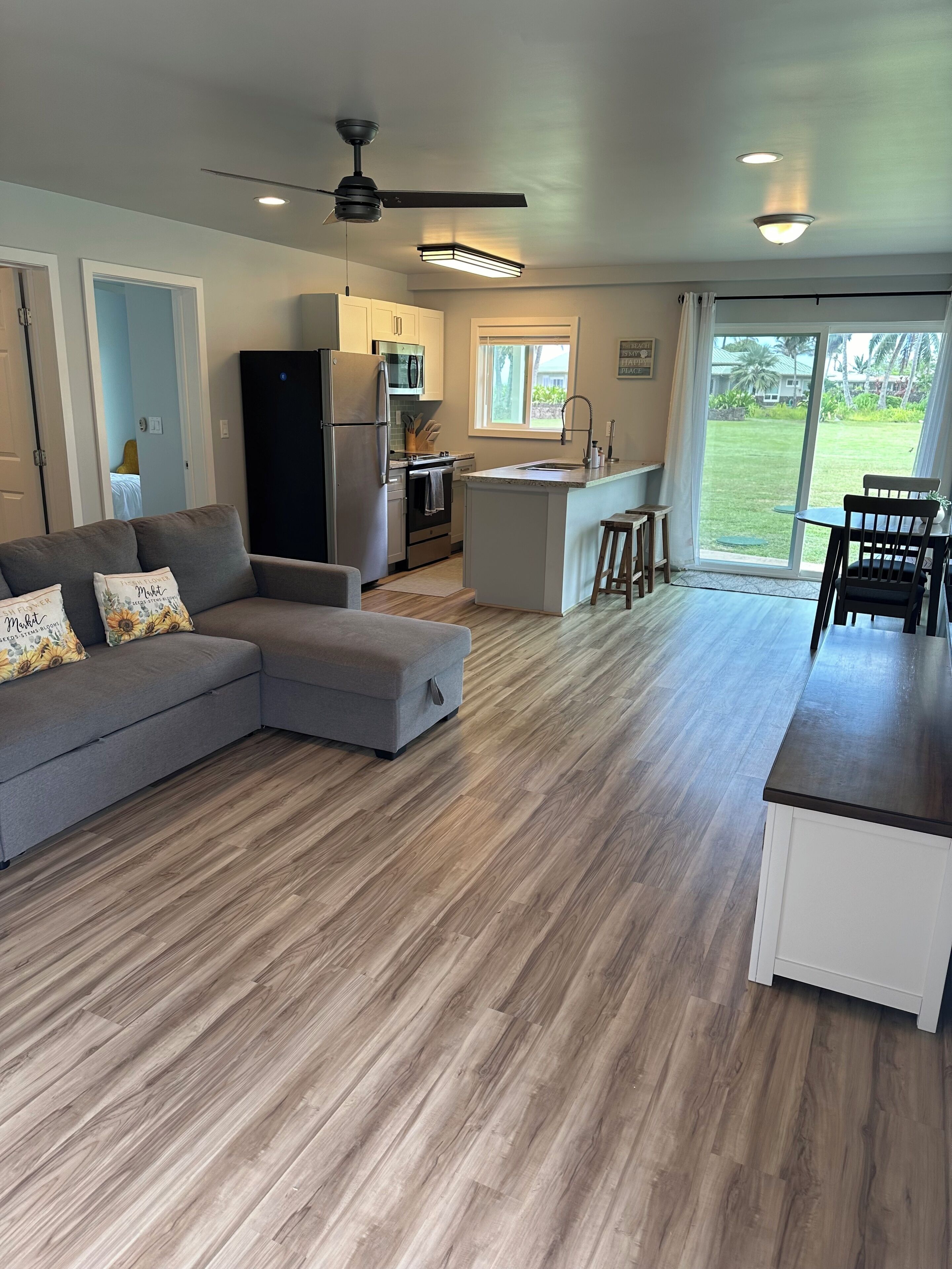 New Serene Beachfront Condo! Located in the North Shore!