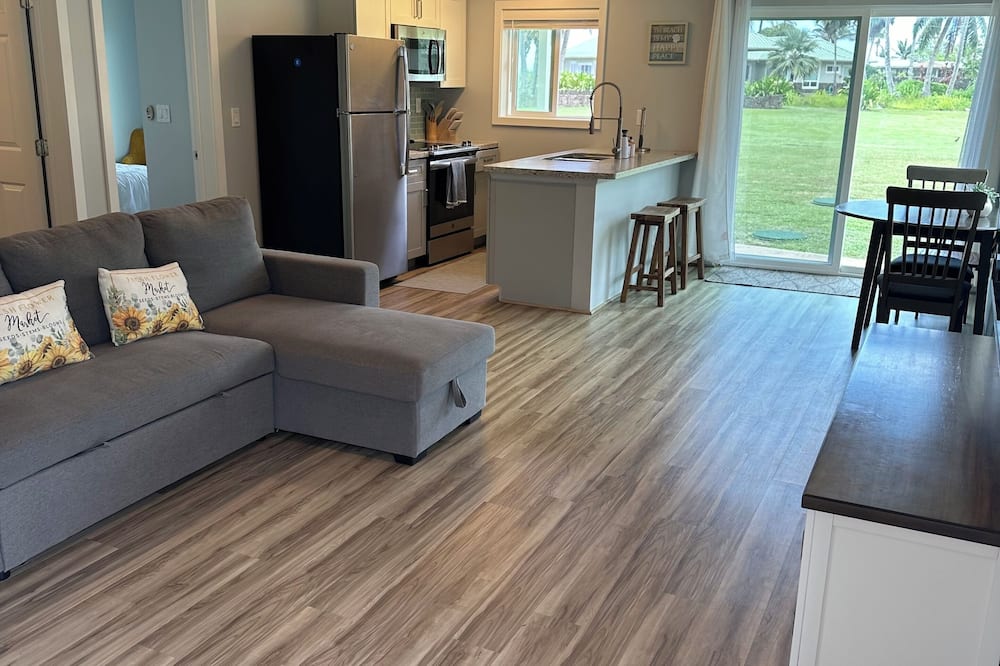 New Serene Beachfront Condo! Located in the North Shore!