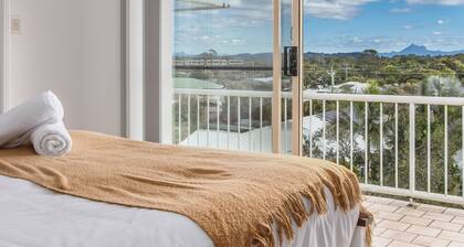 Marine Mirage - 2 Bedroom Apartment with Beachfront Vibes