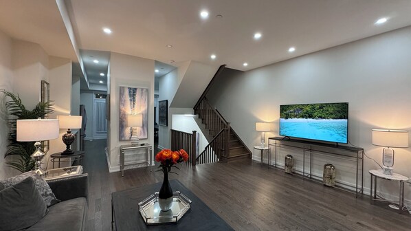 Smart-tv och eldstad