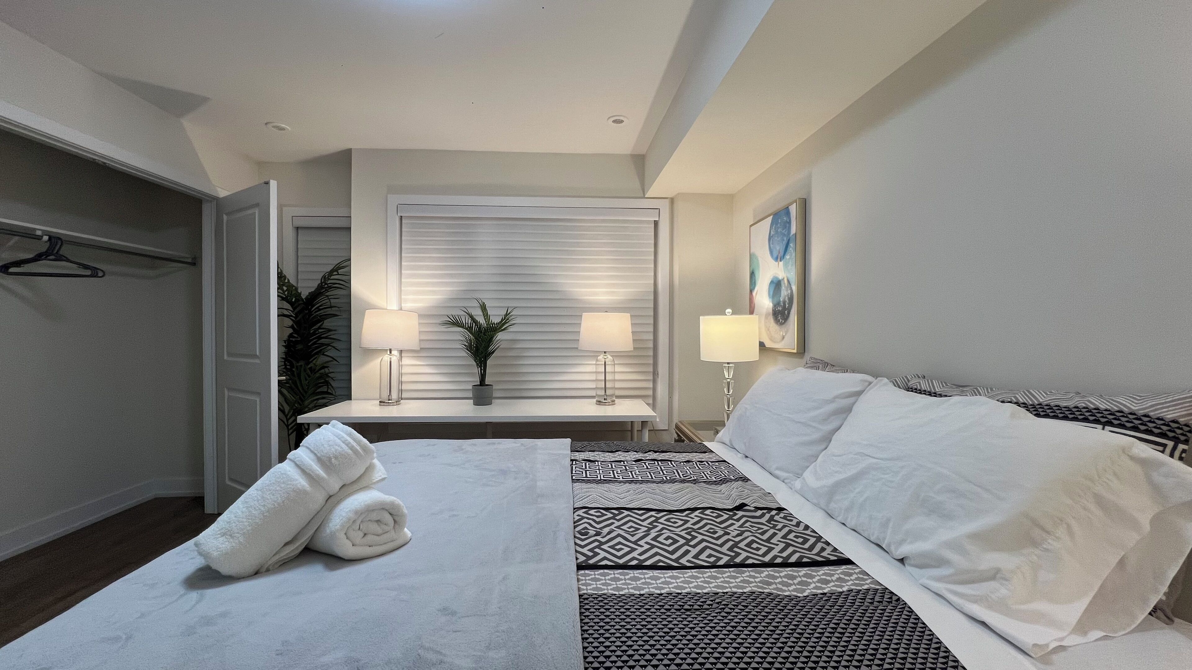 4 bedrooms, iron/ironing board, WiFi, bed sheets