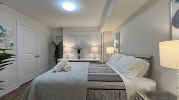 4 bedrooms, iron/ironing board, WiFi, bed sheets