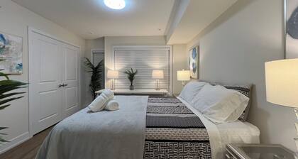 Bayview Luxury Stay | 8 Beds for 16 Guests | Richmond Hill Townhouse