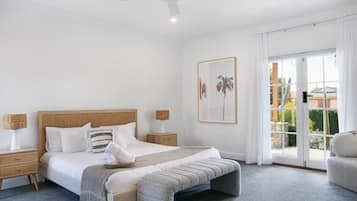 6 bedrooms, iron/ironing board, WiFi, bed sheets