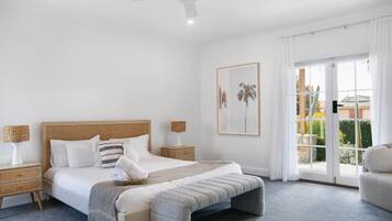 6 bedrooms, iron/ironing board, WiFi, bed sheets