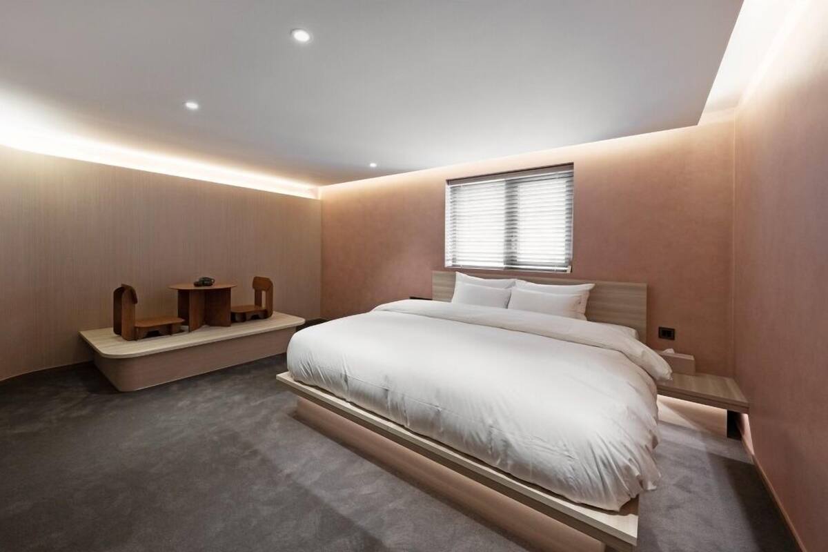 Premier King Room | Wi-Fi ฟรี, ผ้าปูที่นอน
