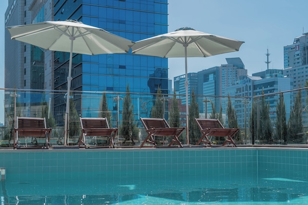 Rooftop pool