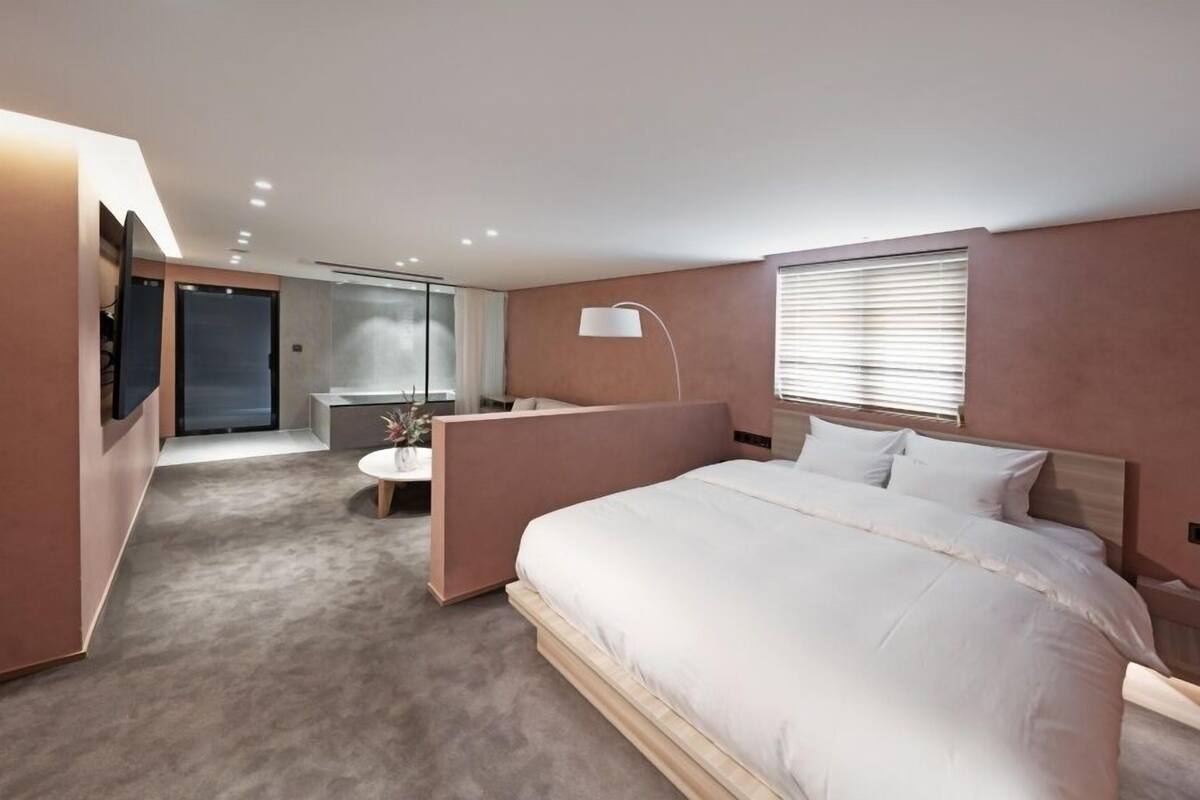 Suite Room | Wi-Fi ฟรี, ผ้าปูที่นอน