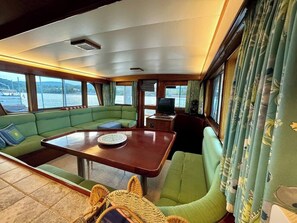 Fernseher, DVD-Player, Stereoanlage