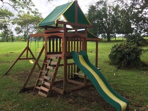 Children’s play area – outdoor