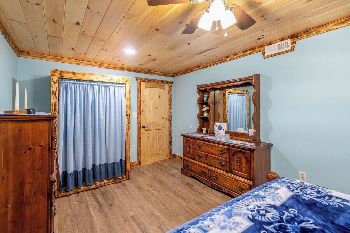 4 bedrooms, WiFi, bed sheets