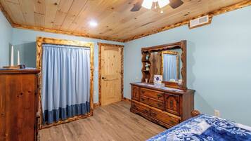 4 bedrooms, WiFi, bed sheets