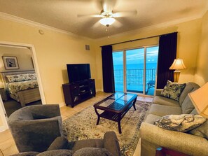Smart TV - Crystal Shores West #405  2 King Beds, 2 full baths, sleeps 6, Direct Beachfront (Gulf Shores)