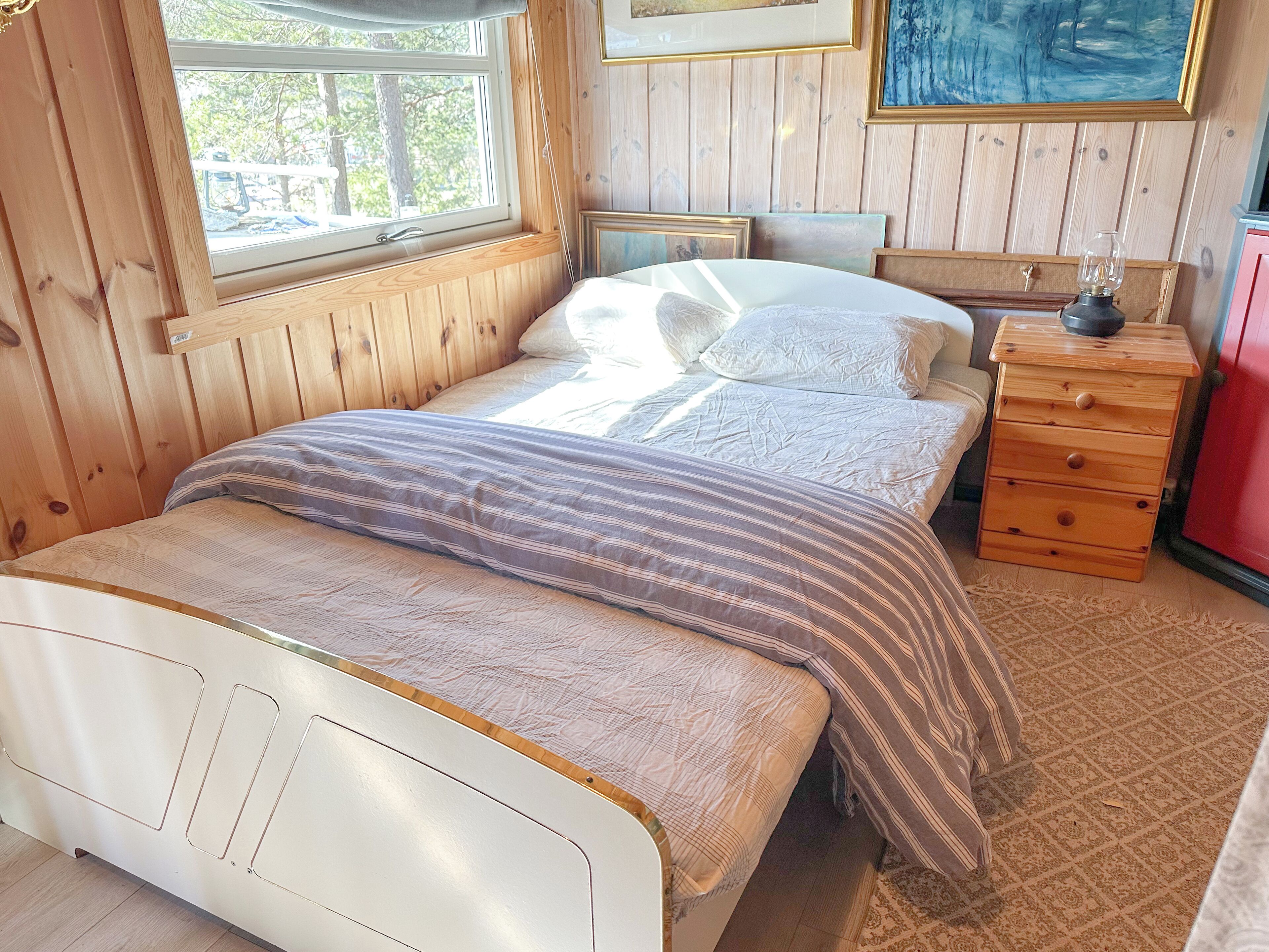 4 bedrooms, bed sheets