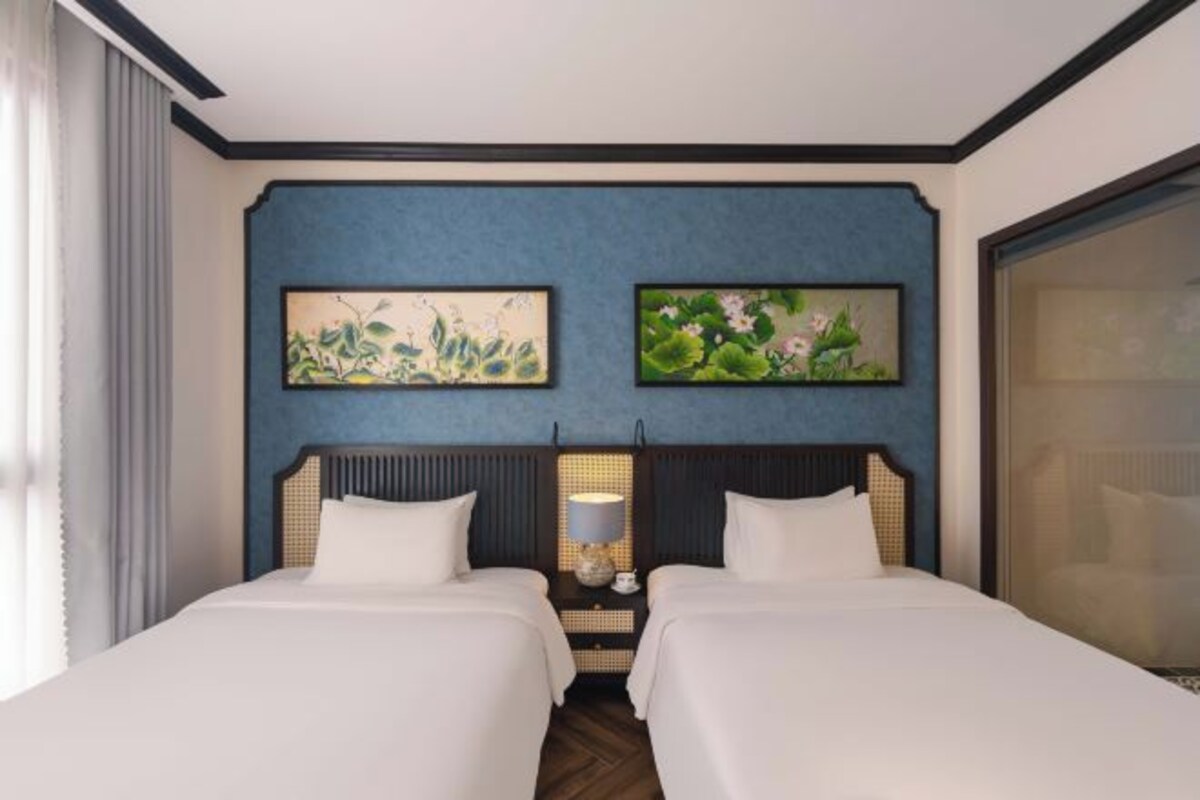 Dundyner, memory foam-senger, minibar og skrivebord