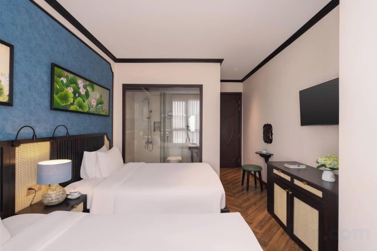 Down comforters, memory foam beds, minibar, desk