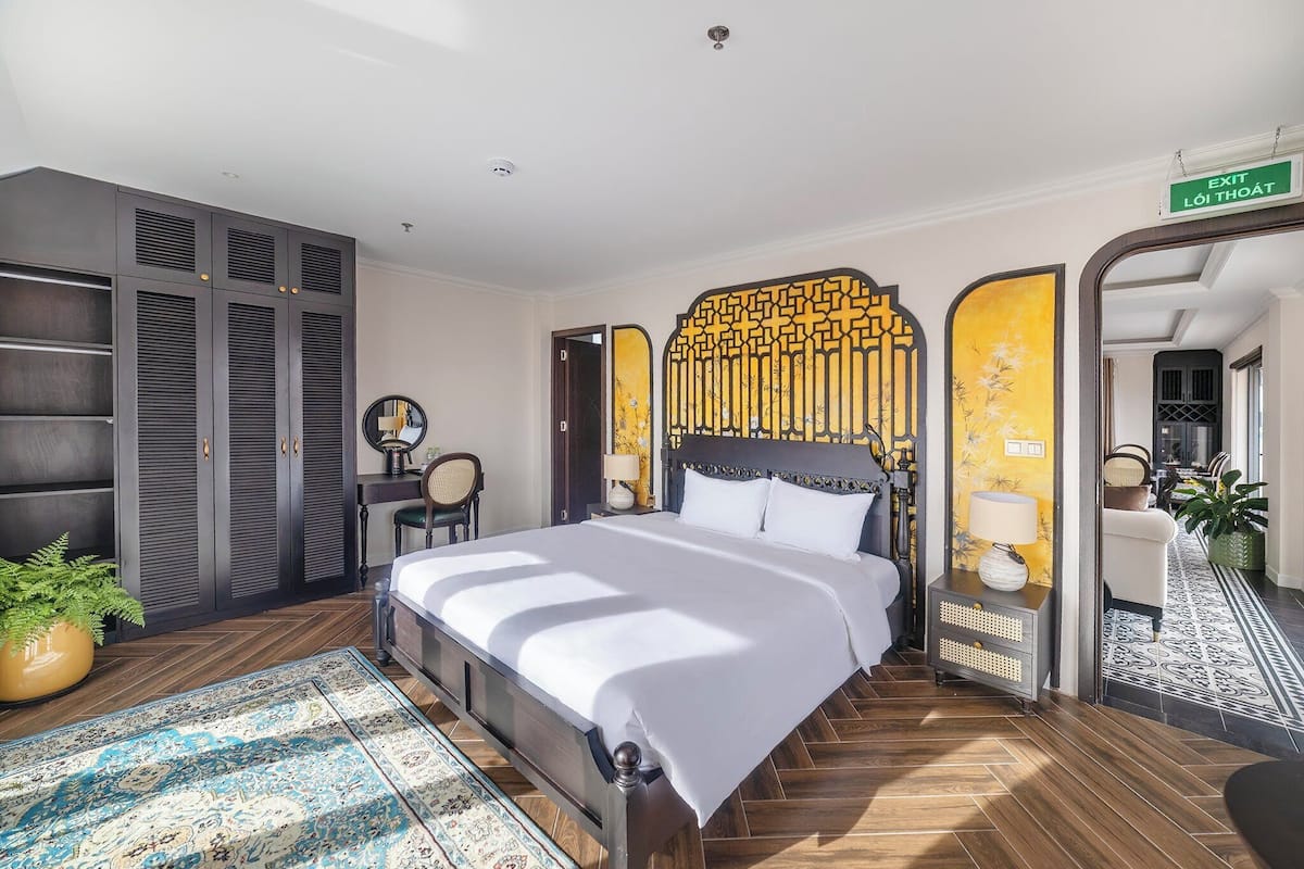 Presidential Room, 2 Bedrooms | 2 bedrooms, down comforters, memory foam beds, minibar