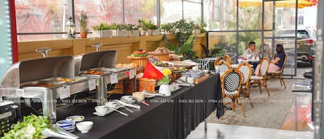 Daily buffet breakfast for a fee