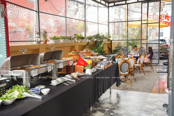 Desayuno buffet todos los días (con cargo)