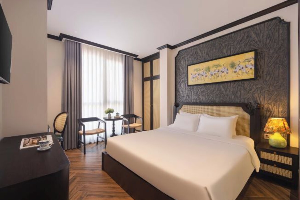Dundyner, memory foam-senger, minibar og skrivebord
