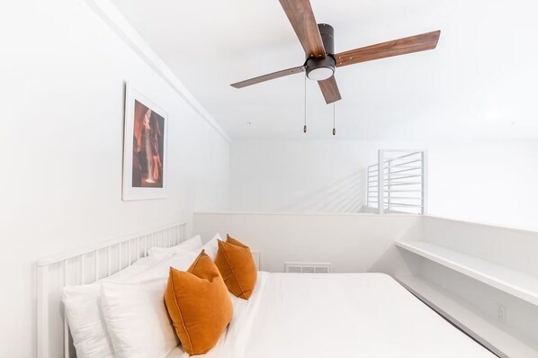 1 chambre, fer et planche à repasser, Wi-Fi gratuit, draps fournis