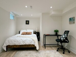 1 habitación, escritorio, tabla de planchar con plancha y wifi gratis 