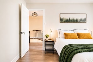 3 habitaciones, escritorio, tabla de planchar con plancha y wifi gratis