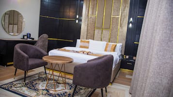 Kamar Single Eksekutif, balkon, pemandangan kota | 1 kamar tidur, seprai premium, meja kerja, dan ruang kerja ramah laptop