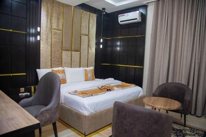 Executive Single Room, Balcony, City View | Premium bedding, desk, laptop workspace, free WiFi - Modelo Hotel and Suites (Rumuekini)