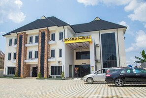 Exterior - Modelo Hotel and Suites (Rumuekini)
