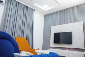 Business Suite, Balcony, City View | Premium bedding, desk, laptop workspace, free WiFi - Modelo Hotel and Suites (Rumuekini)