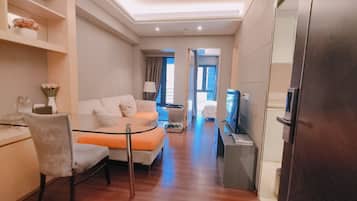 基础套房, 花园景观 | 起居区