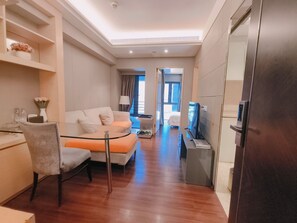 Basic Suite, Garden View | Living area - LvjiaApartment (Shenzhen)