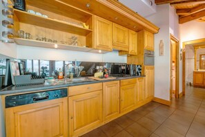 Kitchen and dining area - V Loriaz 44: Beside Ski Lift; Pool, Sauna & Gym, Vallorcine (Argentiere), France (Vallorcine (Argentiere))