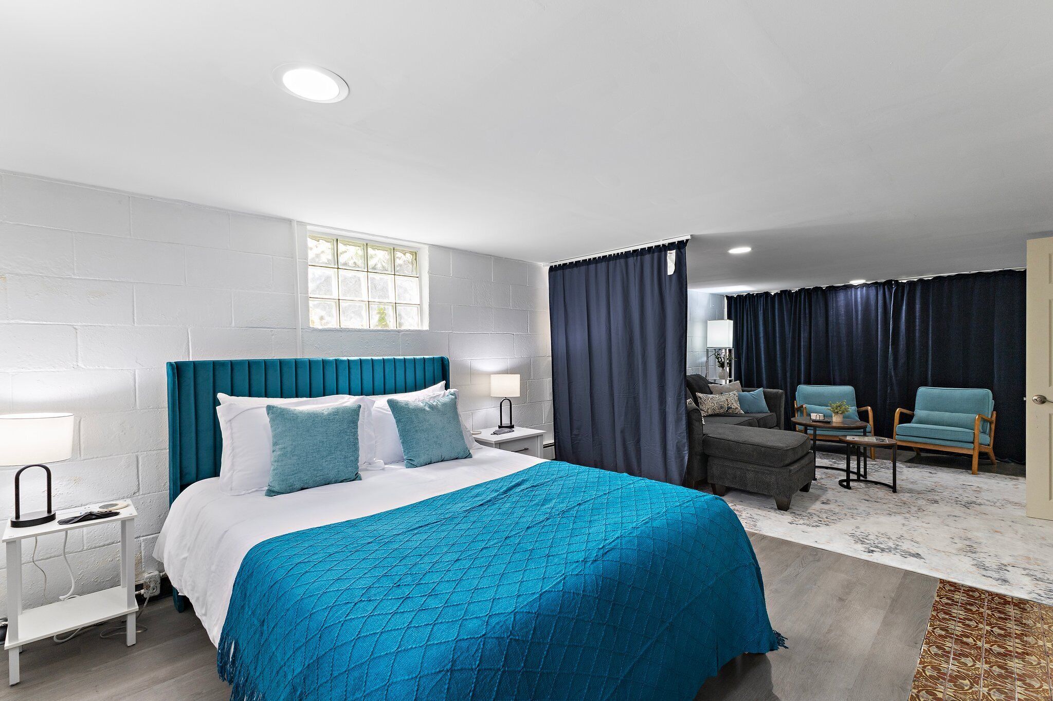 5 soveværelser, skrivebord, strygejern/strygebræt, weekendseng