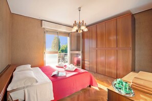 2 chambres, fer et planche à repasser, Wi-Fi gratuit, draps fournis