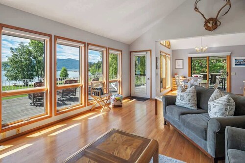 Waterfront Pet Friendly Home w AC, boat lift, dock