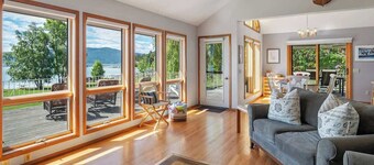 Waterfront Pet Friendly Home w AC, boat lift, dock