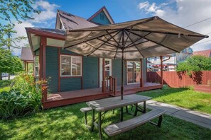 Outdoor dining - Dog Friendly - 4 blocks to downtown Sandpoint (Sandpoint)