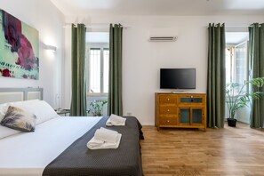 Ferros/tábuas de passar roupa, acesso à internet, roupa de cama