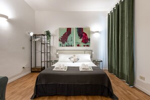 Iron/ironing board, Internet, bed sheets
